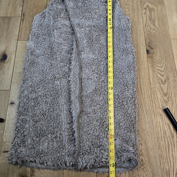 One The Land Tan Faux Fur Long Vest Oversized Small - Picture 7 of 9